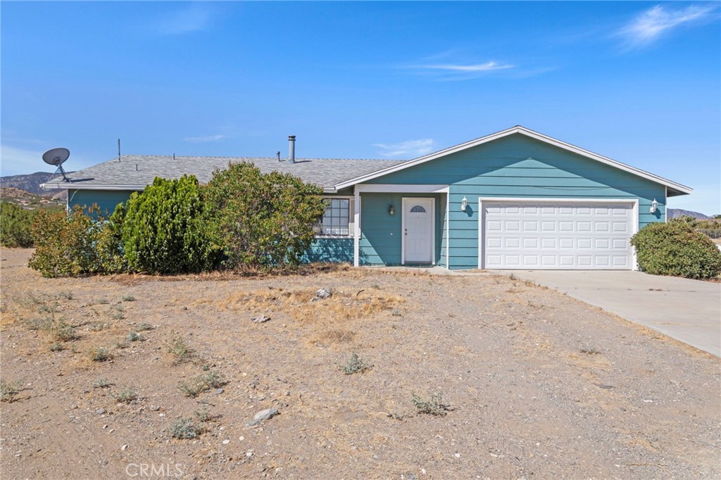9414 Burbank Road Phelan, CA 92371 - Photo 1 of 1 a view of entryway with a dry yard