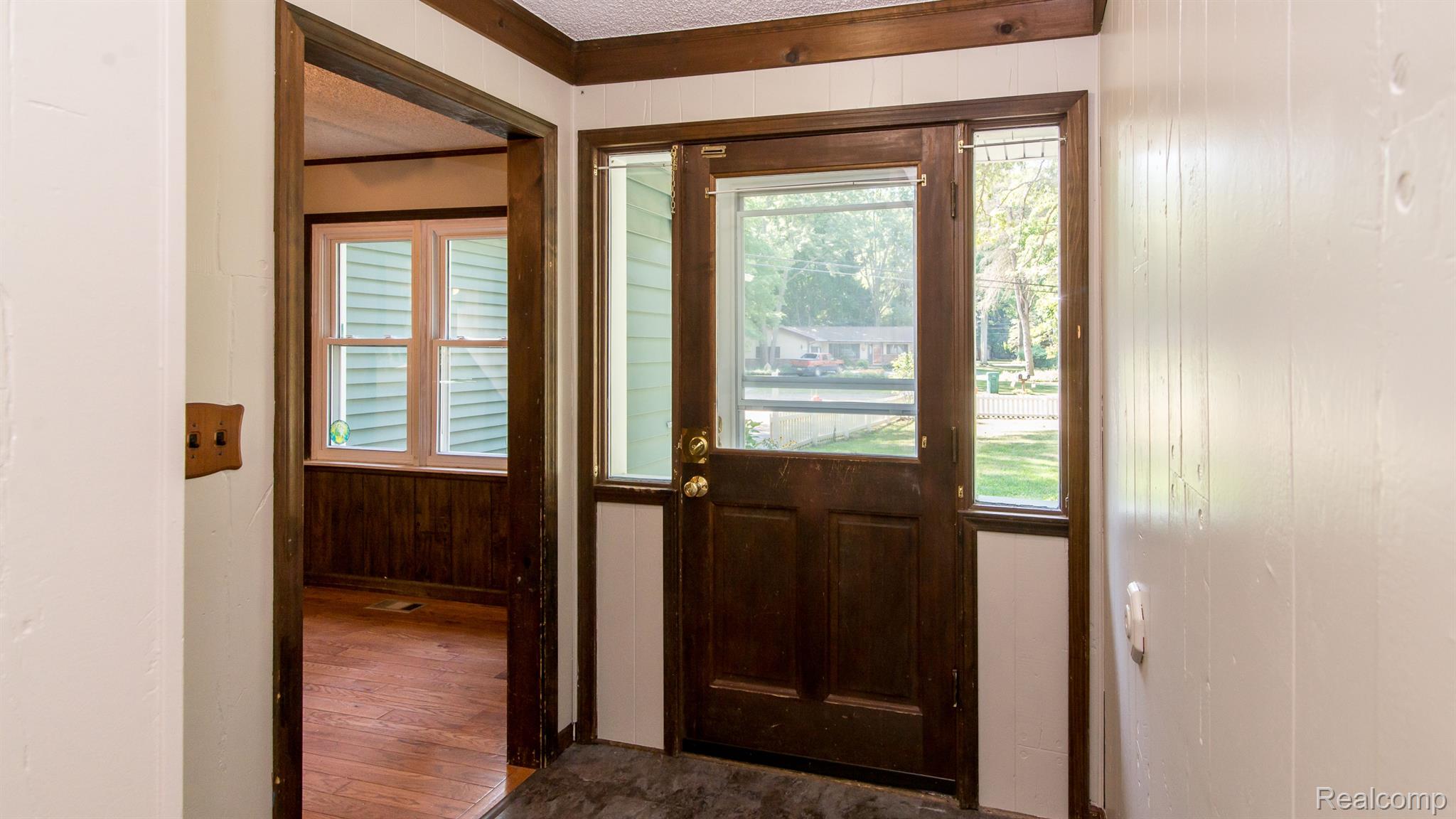 41700 Riggs Road Belleville, MI 48111 - Photo 5 of 47 Foyer