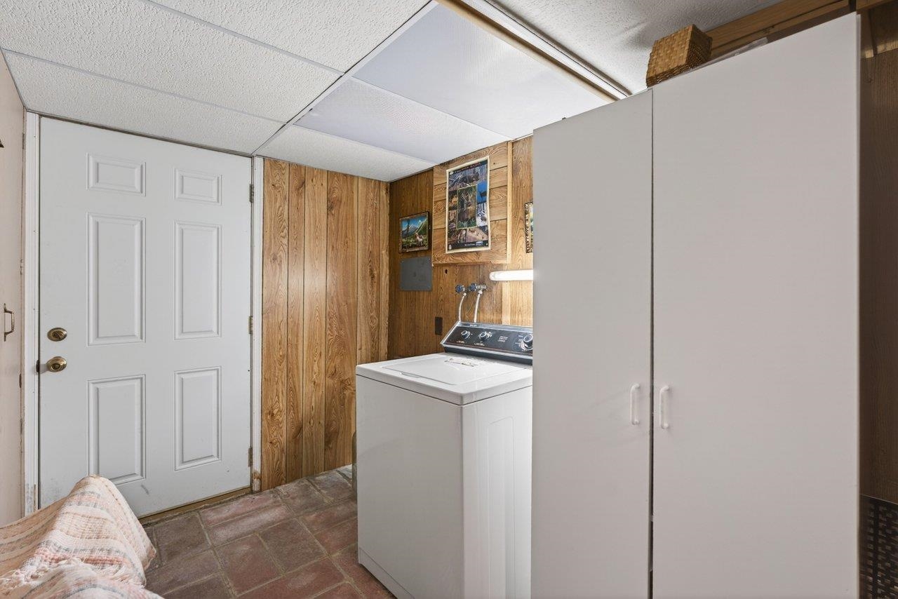 9625 Town Hall Road McGaheysville, VA 22840 - Photo 46 of 65 a room that has a bed and a table in it