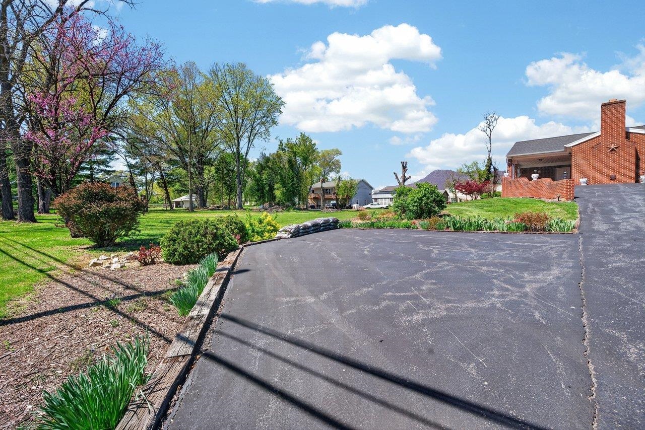 9625 Town Hall Road McGaheysville, VA 22840 - Photo 53 of 65 a view of a street with a houses