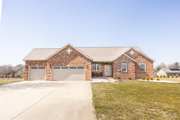 $660,000 | 5 Pioneer Trail, Glen Carbon, IL 62034