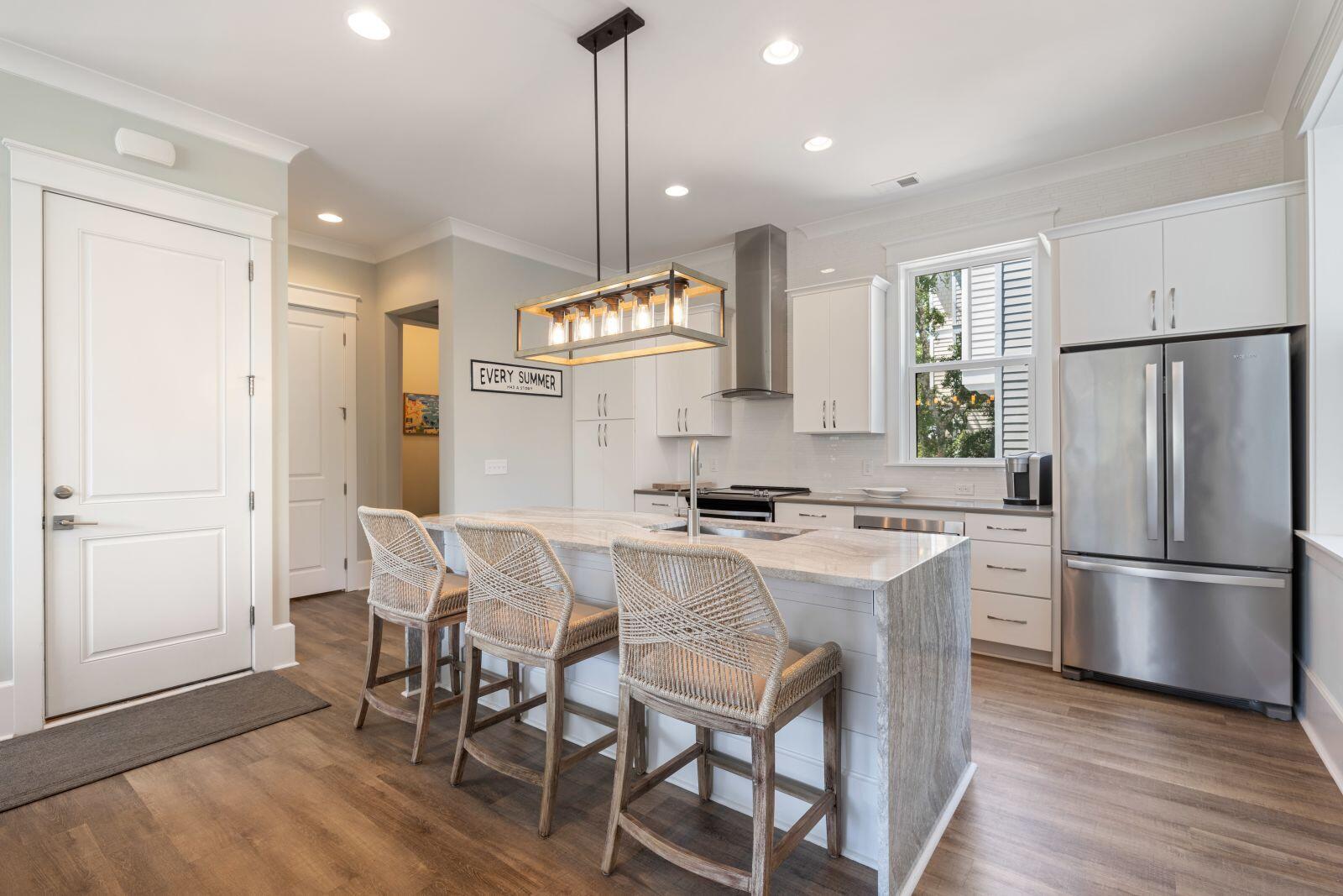 952 Key Colony Court Mount Pleasant, SC 29464 - Photo 8 of 28 kitchen
