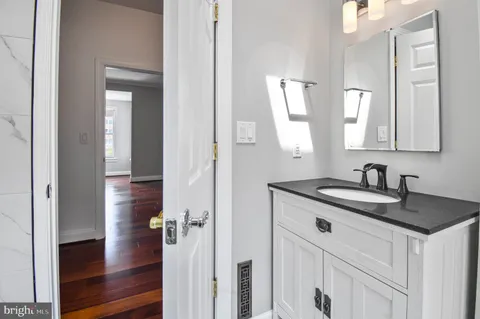 $4,500 | 1229 12th Street Northwest, Unit 201, Washington, DC 20005