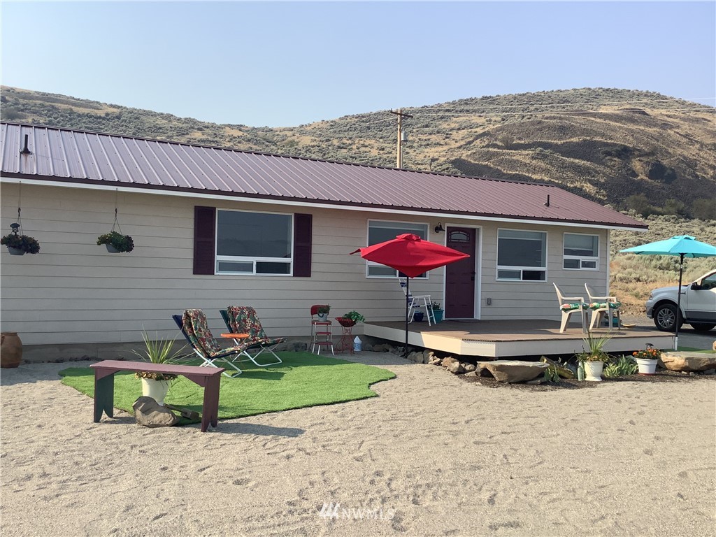 3570 Spring Canyon Road Grand Coulee, WA 99133 - Photo 3 of 20 Gallery Image 3