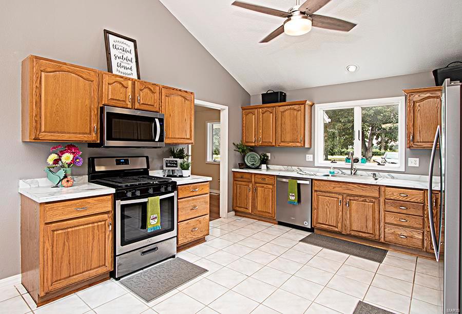 12963 Deer Run Road Highland, IL 62249 - Photo 11 of 58