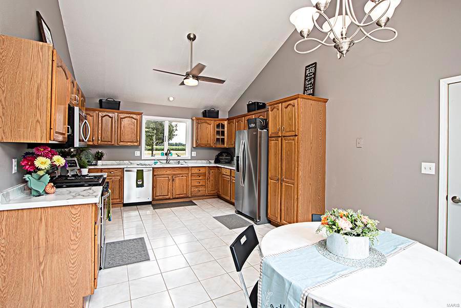 12963 Deer Run Road Highland, IL 62249 - Photo 13 of 58
