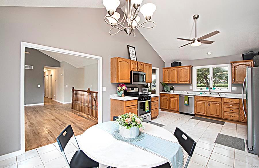 12963 Deer Run Road Highland, IL 62249 - Photo 14 of 58