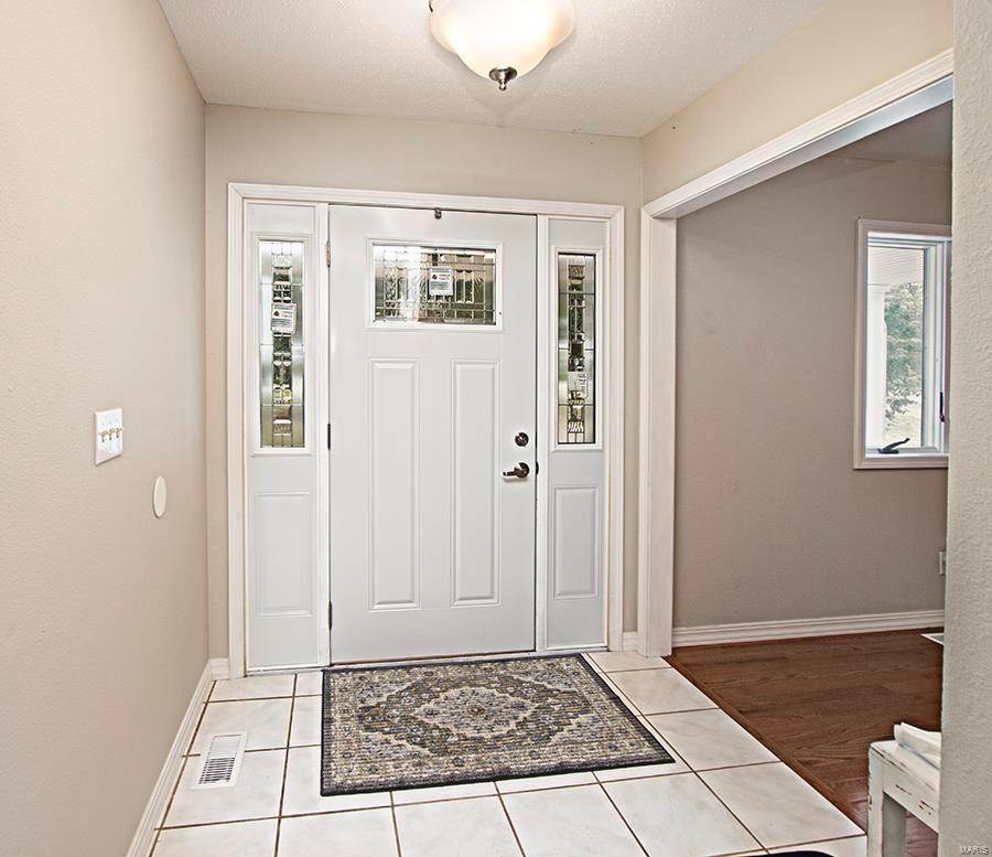 12963 Deer Run Road Highland, IL 62249 - Photo 8 of 58
