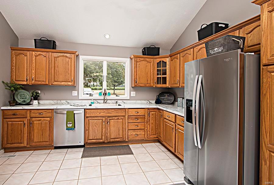 12963 Deer Run Road Highland, IL 62249 - Photo 10 of 58