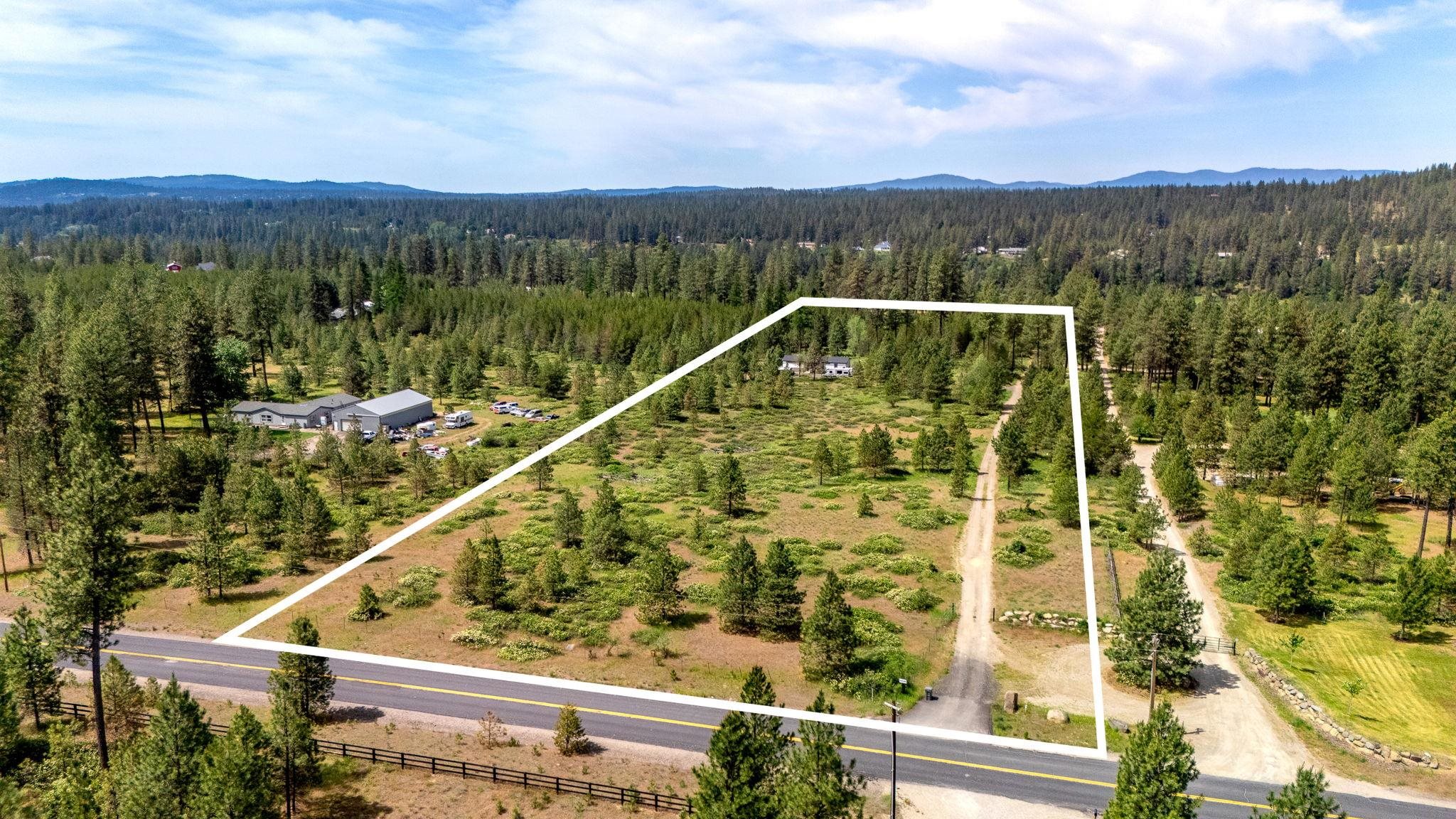 28995 North Hardesty Road Chattaroy, WA 99003 - Photo 2 of 46