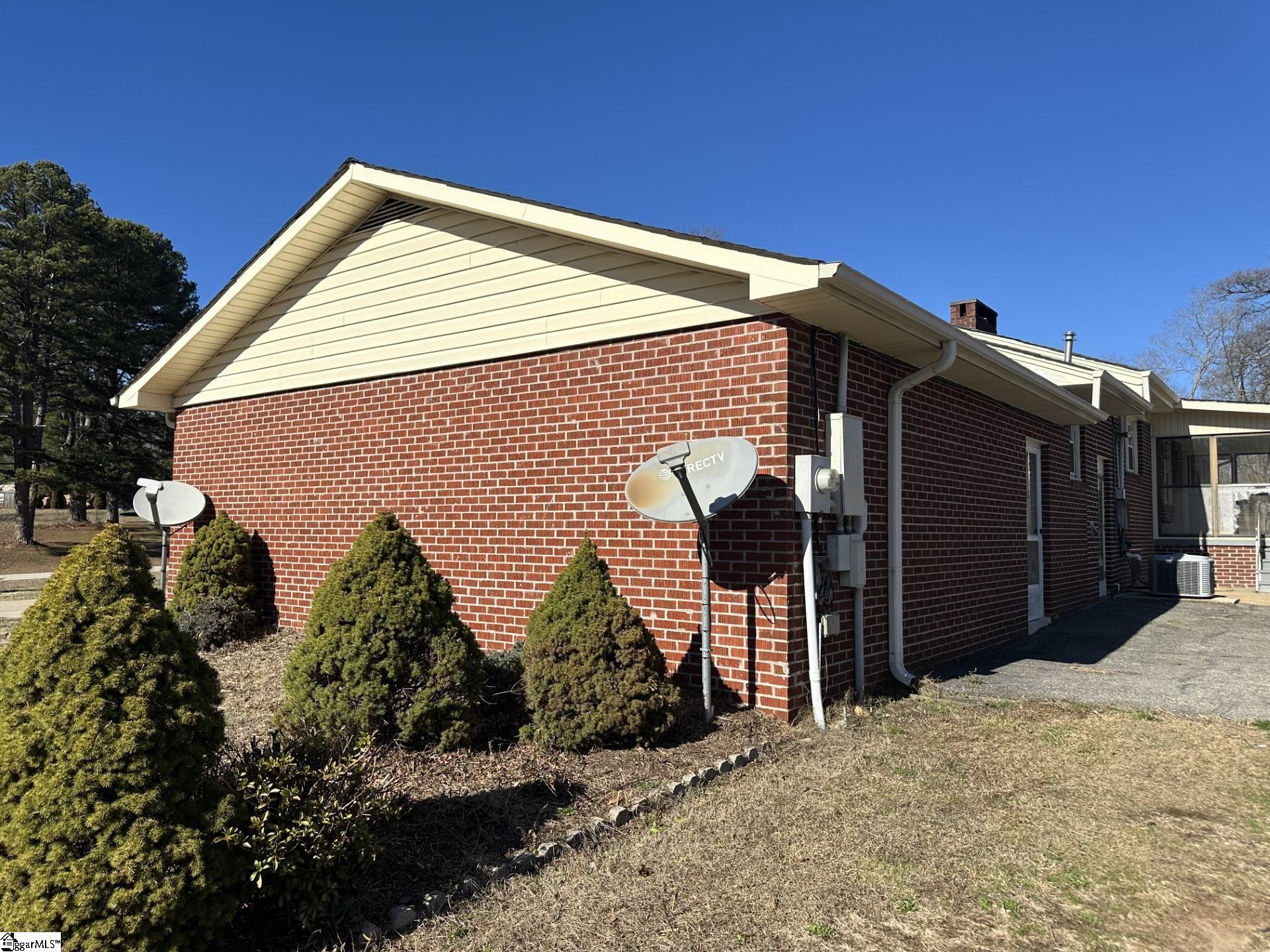 601 Old Pendleton Road Greenville, SC 29611 - Photo 5 of 17 Gallery Image 5