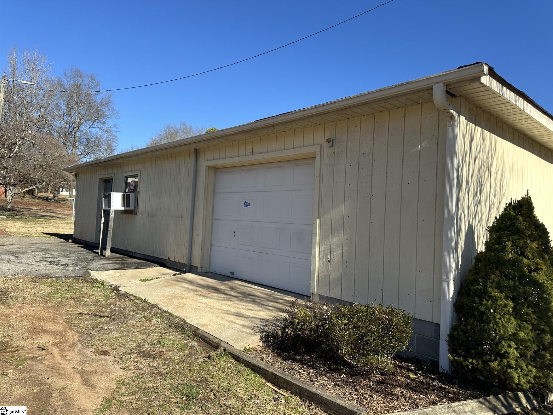 601 Old Pendleton Road Greenville, SC 29611 - Photo 6 of 17 Gallery Image 6