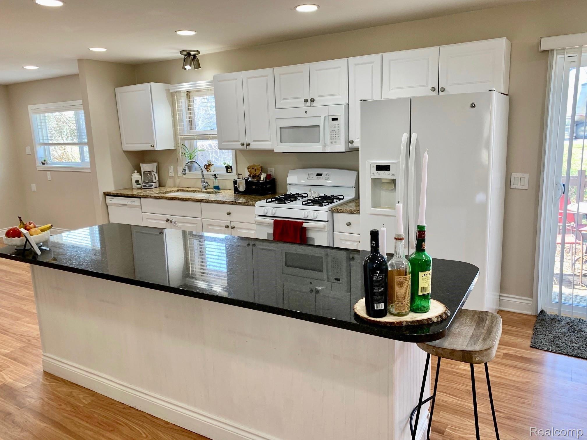 14114 Torrey Road Fenton, MI 48430 - Photo 14 of 82 kitchen10.jpeg