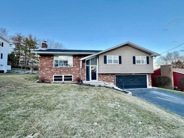 $279,000 | 1016 Holly Lane, Endicott, NY 13760