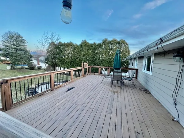 $279,000 | 1016 Holly Lane, Endicott, NY 13760