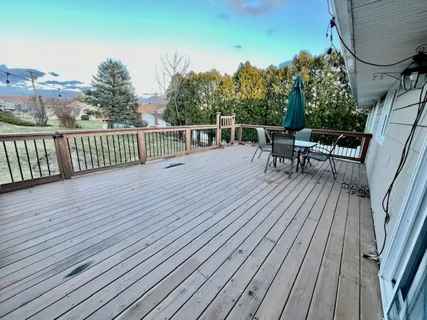 $279,000 | 1016 Holly Lane, Endicott, NY 13760