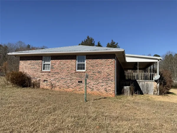 $318,000 | 142 South Abbott Road, Walhalla, SC 29691