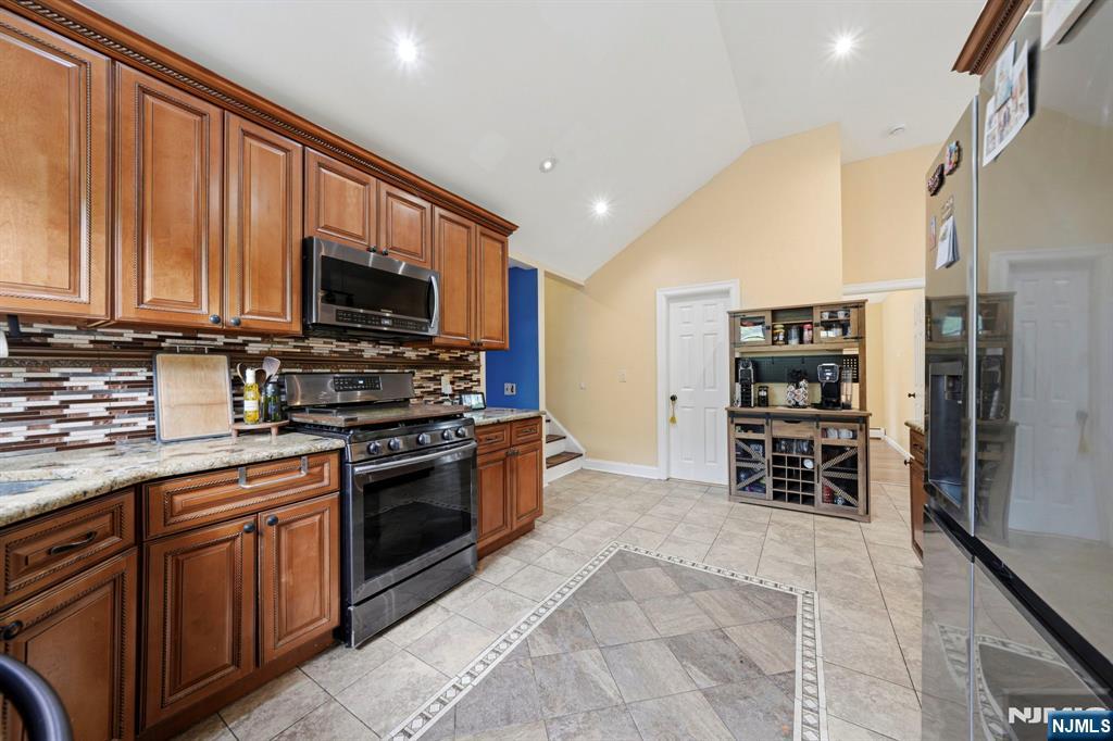 22 Federal Hill Road Pompton Lakes, NJ 07442 - Photo 11 of 40