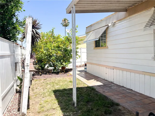a view of a pathway of a house