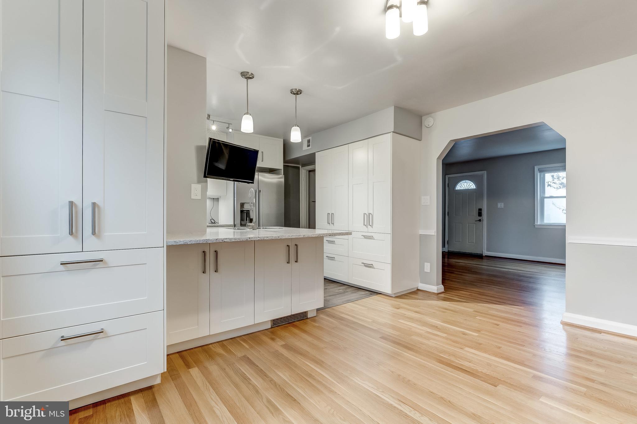 73 Garden Ridge Road Baltimore, MD 21228 - Photo 12 of 40 Dining Room with View to the Kitchen