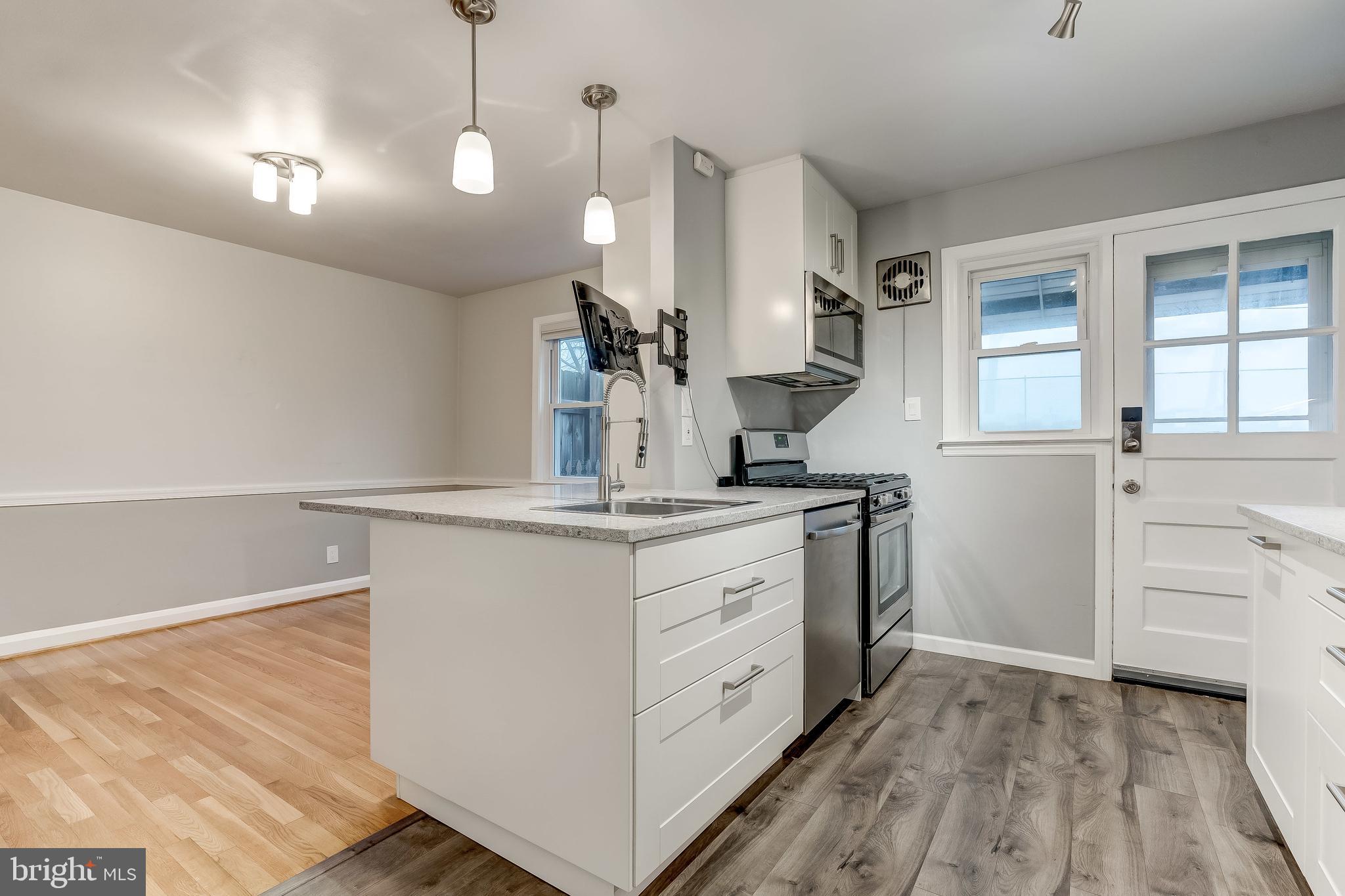 73 Garden Ridge Road Baltimore, MD 21228 - Photo 17 of 40 Kitchen