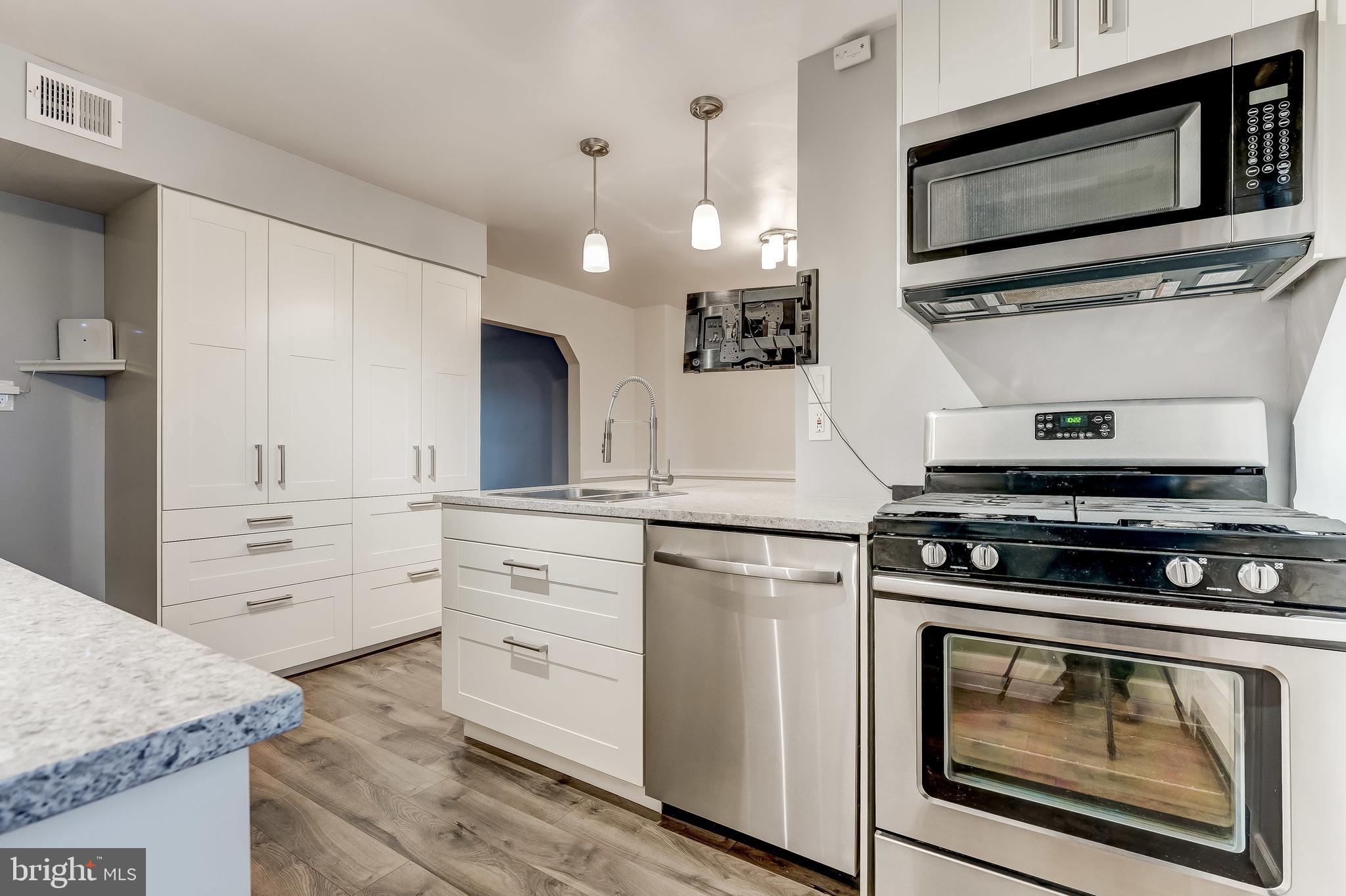73 Garden Ridge Road Baltimore, MD 21228 - Photo 18 of 40 Kitchen