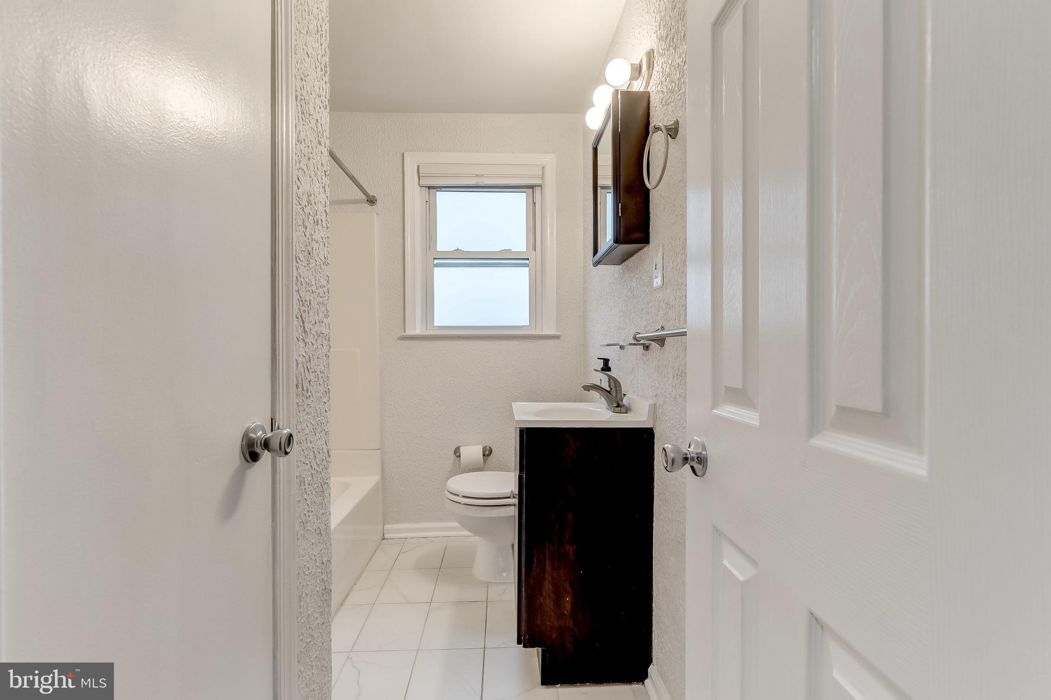 73 Garden Ridge Road Baltimore, MD 21228 - Photo 24 of 40 Full bath on upper level