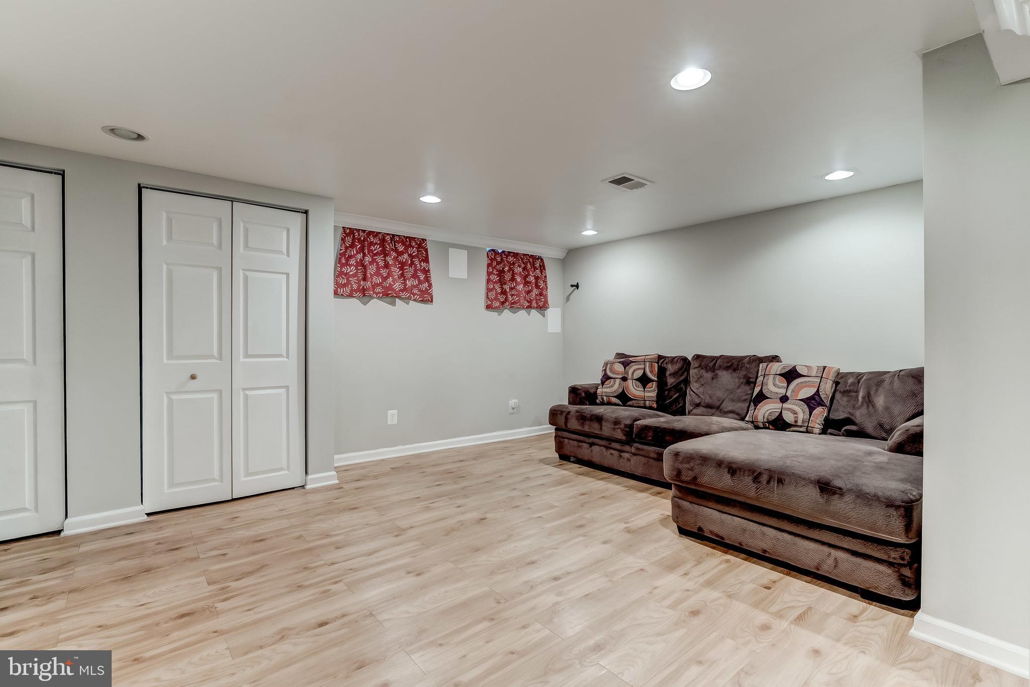 73 Garden Ridge Road Baltimore, MD 21228 - Photo 30 of 40 Family Room