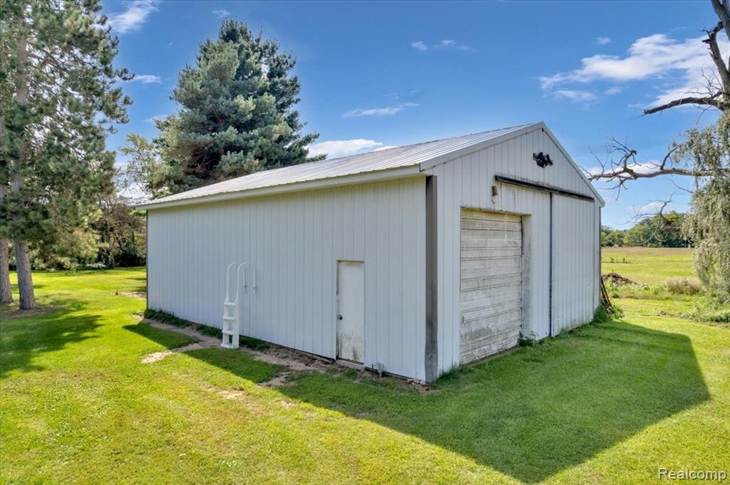 1381 Roods Lake Road Lapeer, MI 48446 - Photo 31 of 38