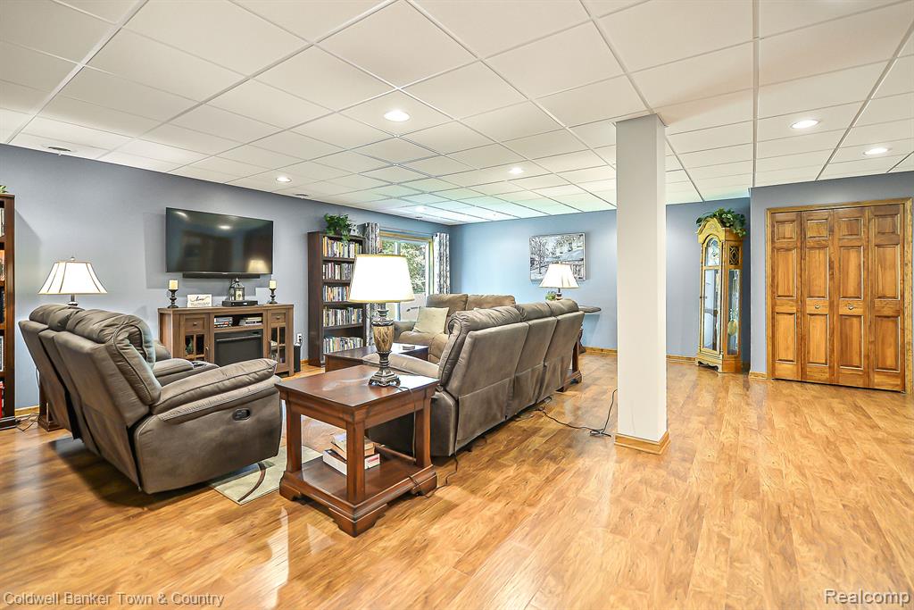 476 Hosta Howell, MI 48843 - Photo 30 of 38