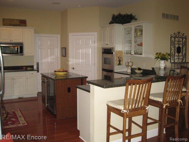 4636 Oakhurst Ridge Road, Unit 270 Clarkston, MI 48348 - Photo 6 of 25 Kitchen - View 2.jpg