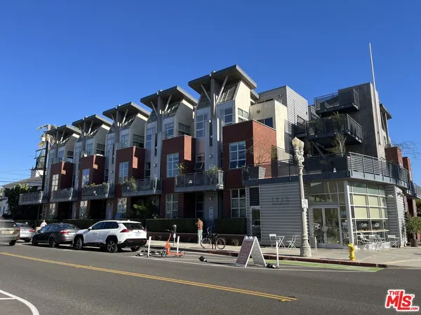 $399,000 | 1912 Broadway, Unit 107, Santa Monica, CA 90404