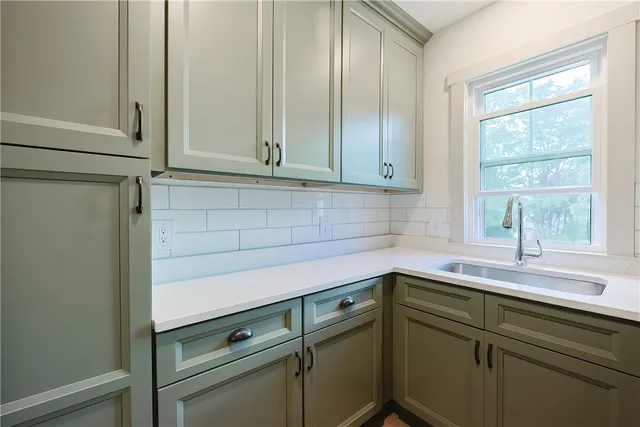 $2,700 | 65 Burton Street, Unit 3, Bristol, RI 02809