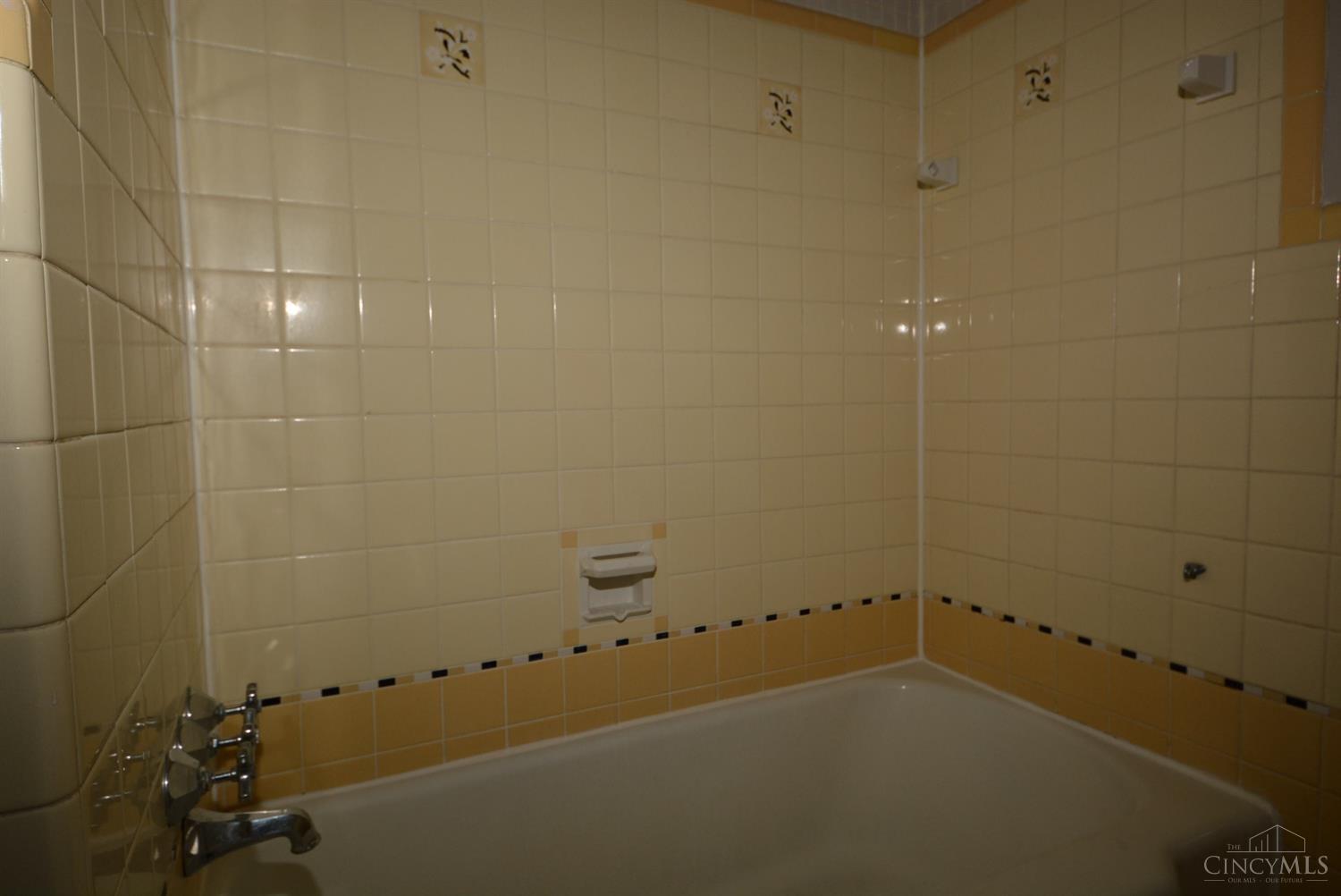 1815 Adams Road Cincinnati, OH 45231 - Photo 24 of 29 Gallery Image 24