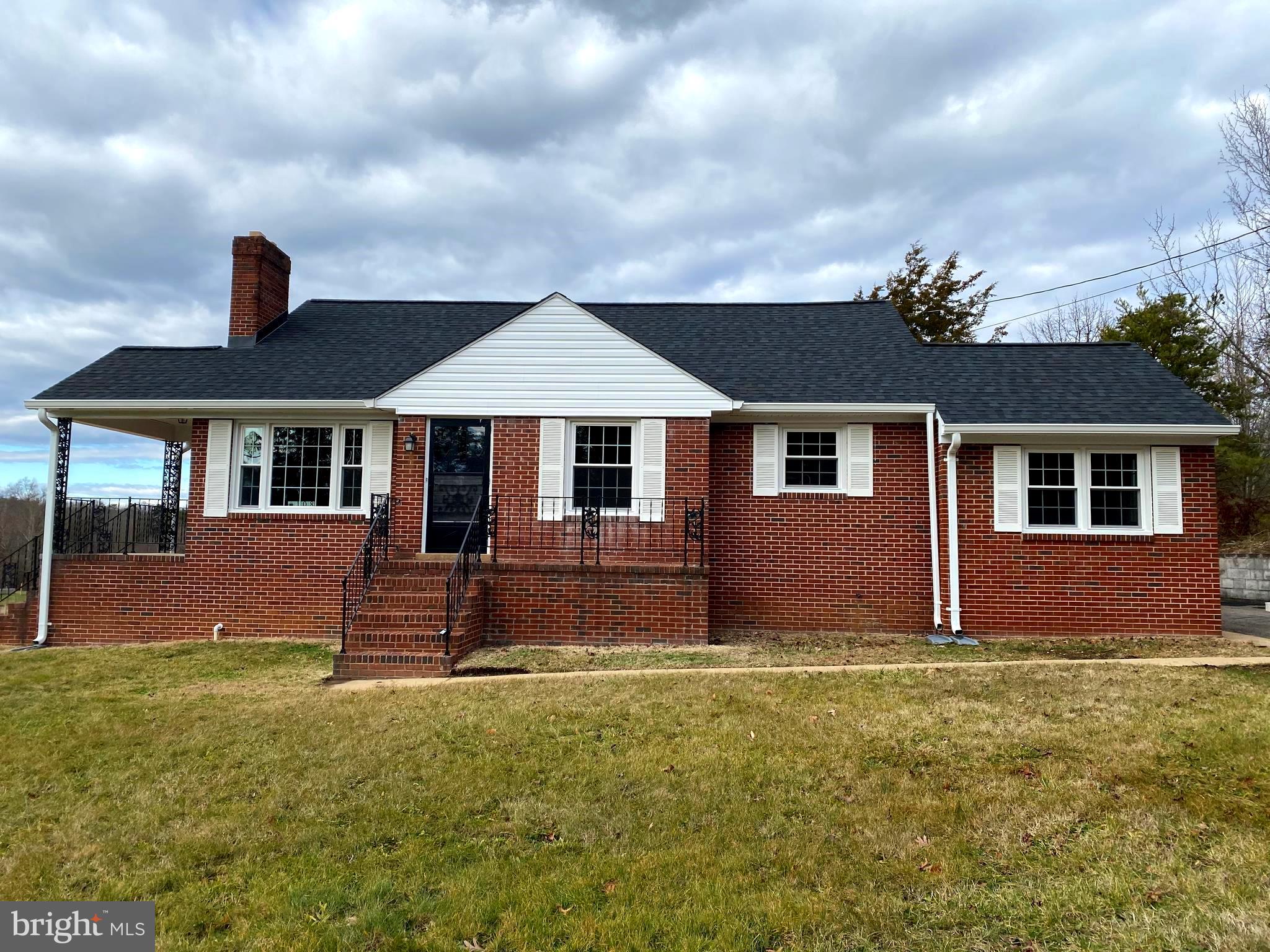 108 Ferry Road Fredericksburg, VA 22405 - Photo 2 of 25 Gallery Image 2