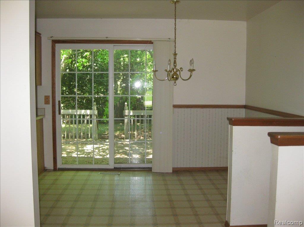 3312 Shaddick Road Waterford, MI 48328 - Photo 3 of 8 IMG_2118