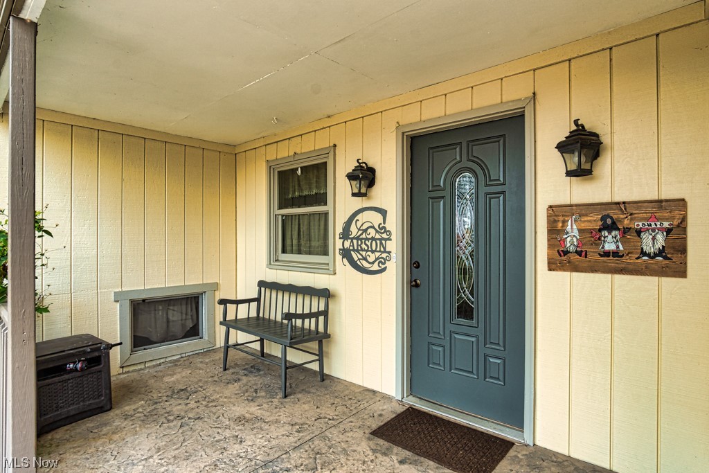 28309 Township Line Road East Rochester, OH 44625 - Photo 28 of 35 Front entrance, into mudroom