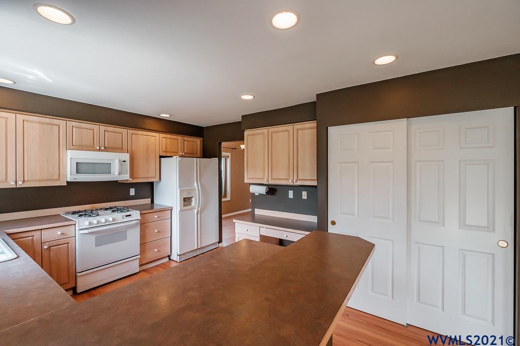 1612 Southwest Elk Circle, Unit CL Albany, OR 97321 - Photo 11 of 39 Gallery Image 11