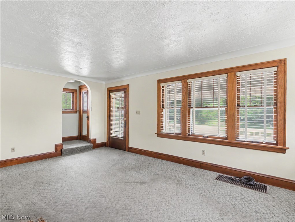 1458 Breiding Road Akron, OH 44310 - Photo 2 of 16