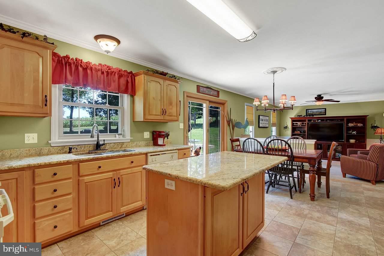 3117 Wheatlyn Road York, PA 17402 - Photo 7 of 24 Gallery Image 7