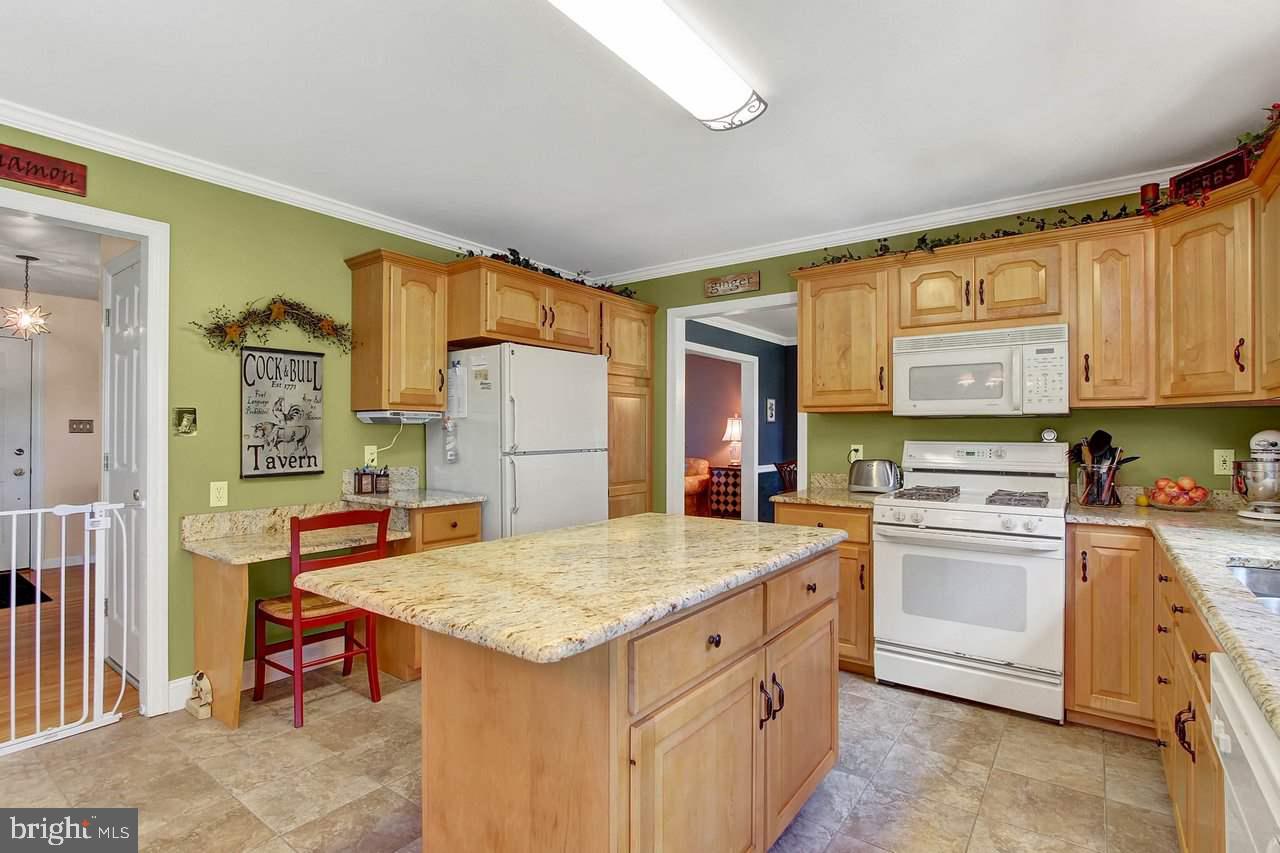 3117 Wheatlyn Road York, PA 17402 - Photo 8 of 24 Gallery Image 8