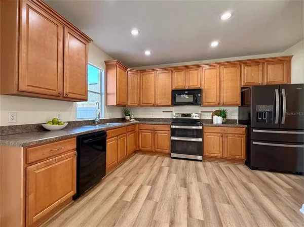 $474,900 | 25012 Chipshot Court, Sorrento, FL 32776