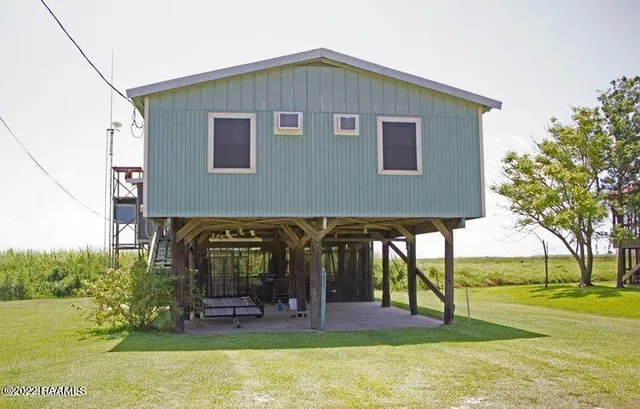 $175,000 | 3825 Hwy 319 Cypremort Point, Franklin, LA 70538