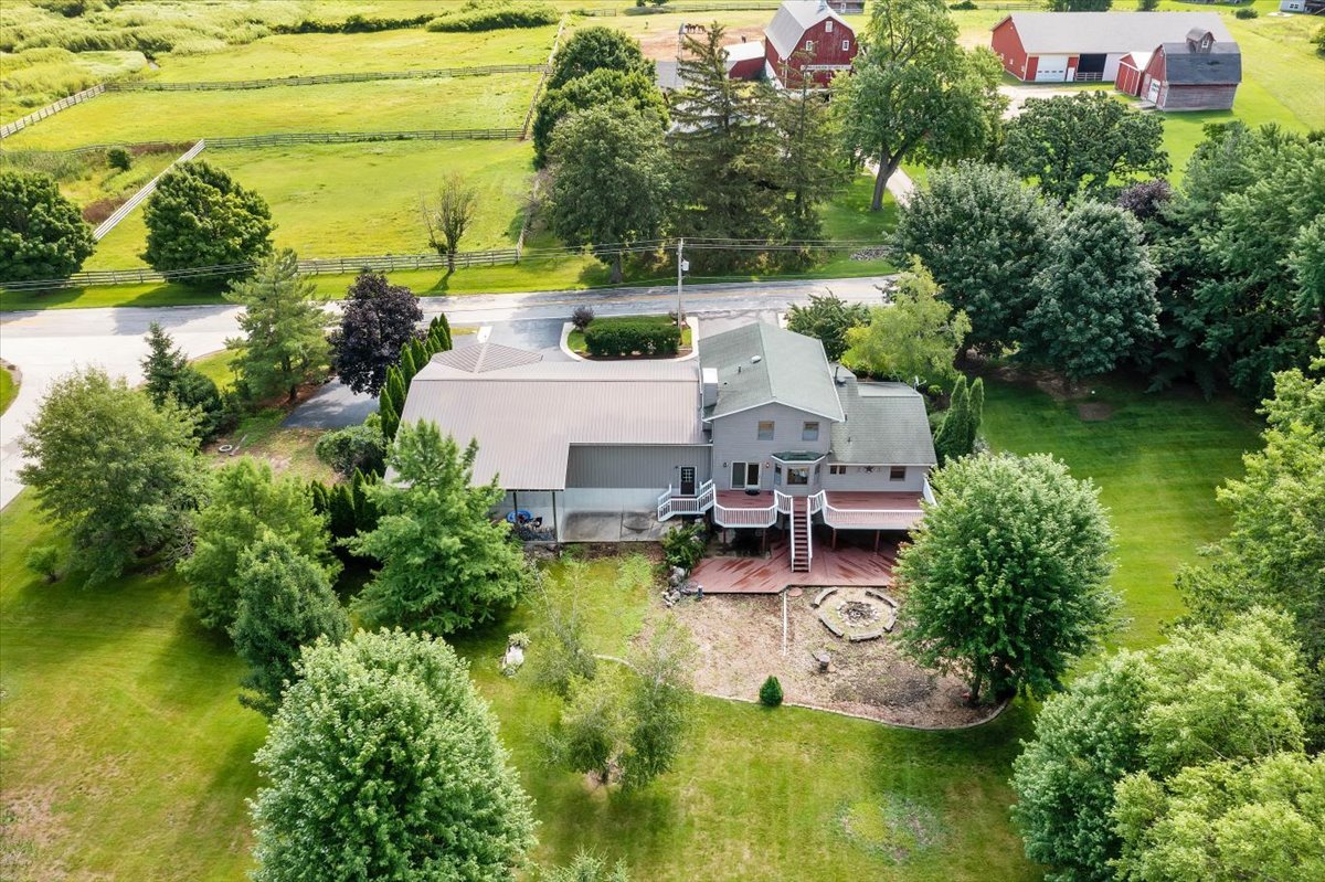 9N576 Crawford Road Elgin, IL 60124 - Photo 34 of 43 a view of a house with a ocean view