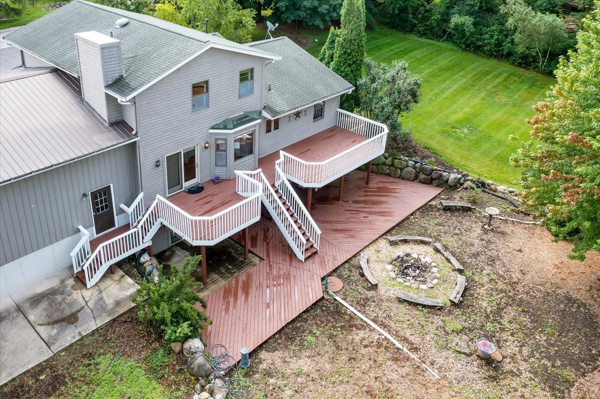 9N576 Crawford Road Elgin, IL 60124 - Photo 36 of 43 an aerial view of a house with garden space and street view