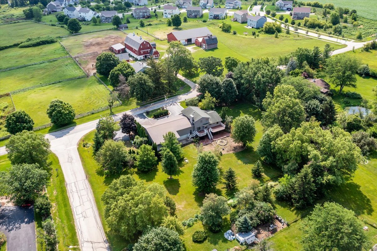 9N576 Crawford Road Elgin, IL 60124 - Photo 39 of 43 an aerial view of residential house with outdoor space and swimming pool