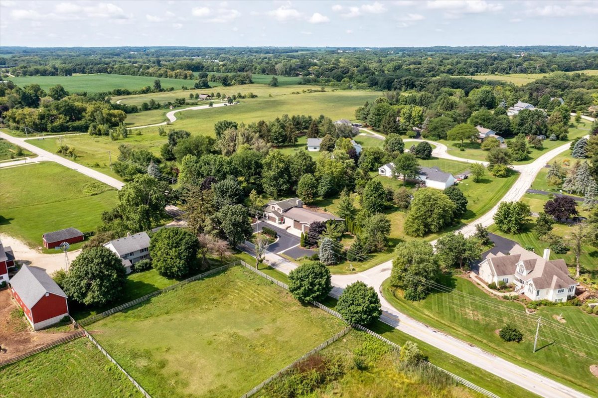 9N576 Crawford Road Elgin, IL 60124 - Photo 41 of 43 a view of a city