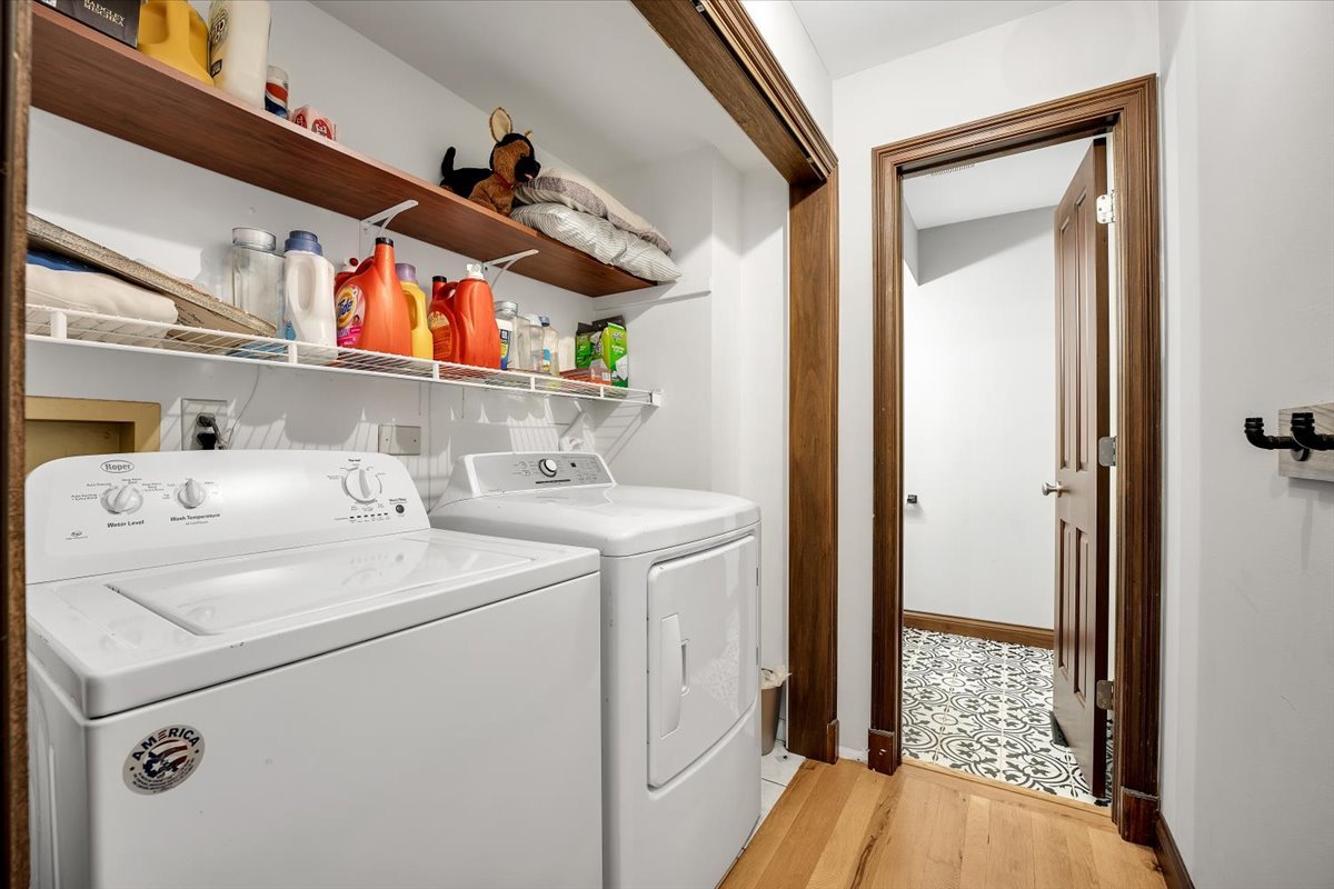 9N576 Crawford Road Elgin, IL 60124 - Photo 7 of 43 a utility room with dryer and washer