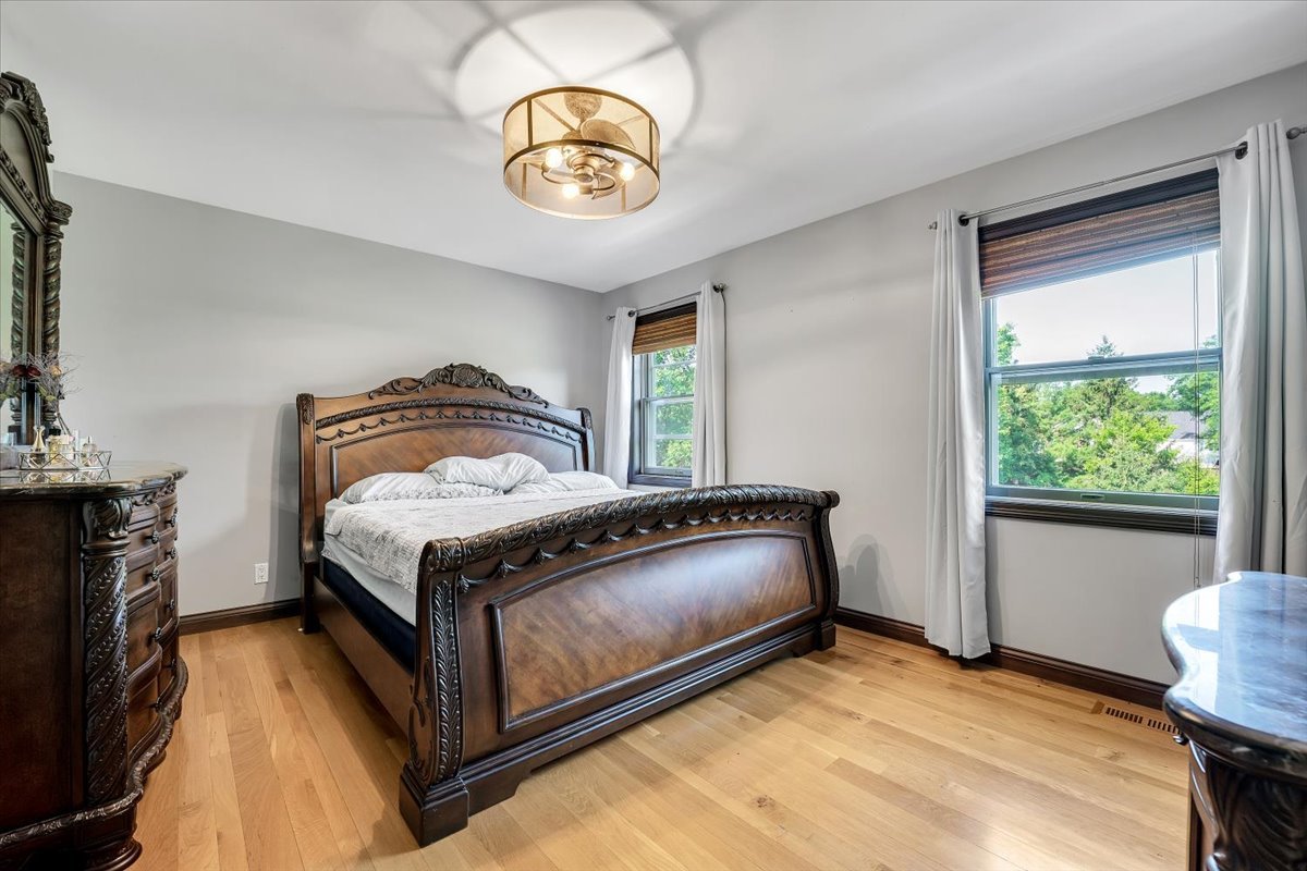 9N576 Crawford Road Elgin, IL 60124 - Photo 8 of 43 a bedroom with a bed and window