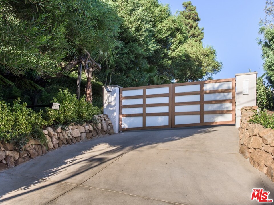 1822 Westridge Road Los Angeles, CA 90049 - Photo 2 of 44